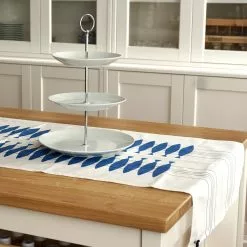 Almedahls Sill Tischläufer 45x140 Cm Blau 5 Almedahls Sill Tischläufer 45x140 Cm Blau -Kindertextilien Verkäufe almedahls sill runner blue 2