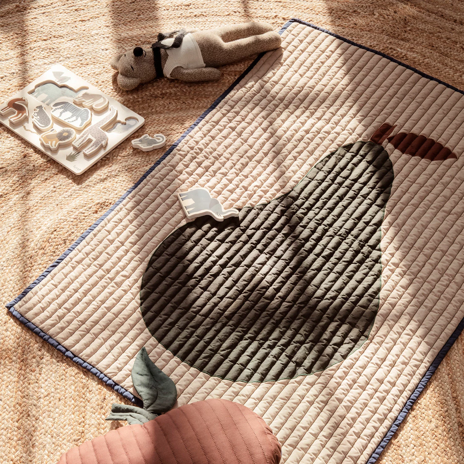 Ferm Living Kids Birnen-Decke, Gesteppt 80x110 Cm, Sand 2 Ferm Living Kids Birnen-Decke, Gesteppt 80x110 Cm, Sand – Bild 2