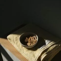 Frama Heavy Towel Badetuch 100x150 Cm, Pale Yellow 10 Frama Heavy Towel Badetuch 100x150 Cm, Pale Yellow -Kindertextilien Verkäufe frama heavy towel i bath i pale yellow 4