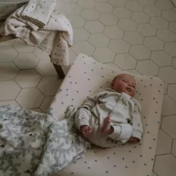 Garbo & Friends Bleu Wickelauflagenbezug Musselin, 50x70 Cm 6 Garbo & Friends Bleu Wickelauflagenbezug Musselin, 50x70 Cm -Kindertextilien Verkäufe garbo friends bleu muslin changing mat cover 50x70x10 2