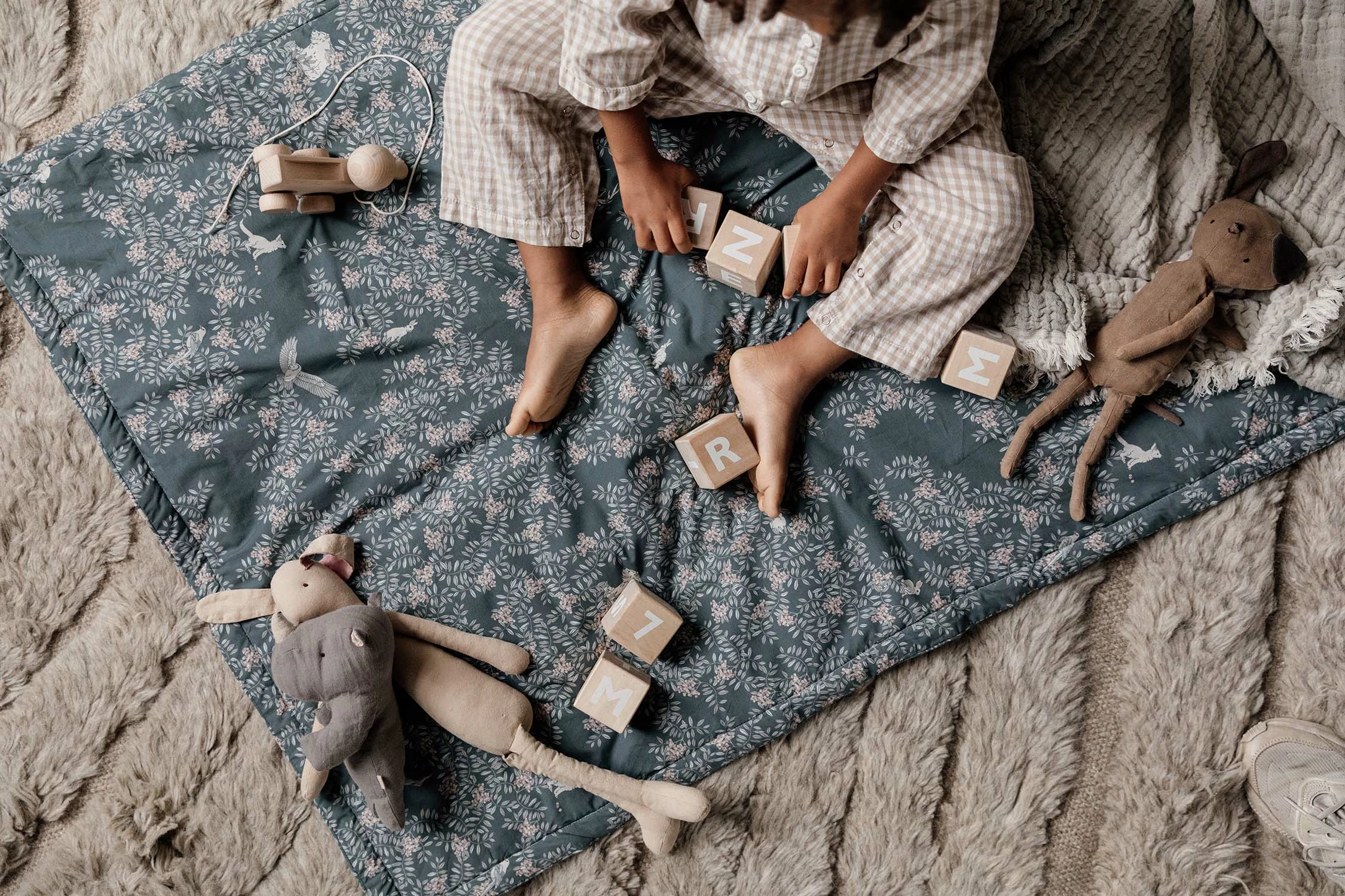 Garbo & Friends Fauna Forest Gefüllte Decke, 90x120 Cm 3 Garbo & Friends Fauna Forest Gefüllte Decke, 90x120 Cm – Bild 3