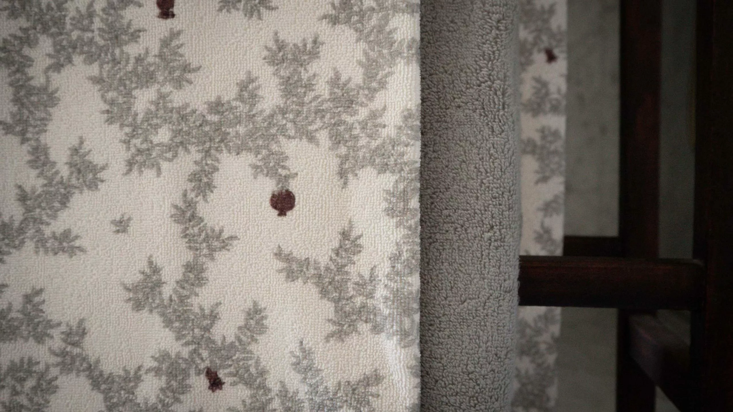 Garbo & Friends Pomegranate Badetuch, 70x140 Cm 5 Garbo & Friends Pomegranate Badetuch, 70x140 Cm – Bild 5