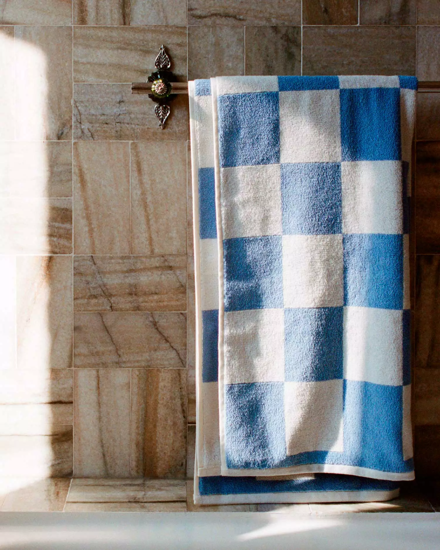 Hay Check Badetuch 70x136 Cm, Sky Blue 2 Hay Check Badetuch 70x136 Cm, Sky Blue – Bild 2