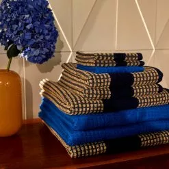 Juna Check Handtuch 50x100 Cm, Dunkelblau/Sandfarben -Kindertextilien Verkäufe juna check handtuch 50x100 cm 16