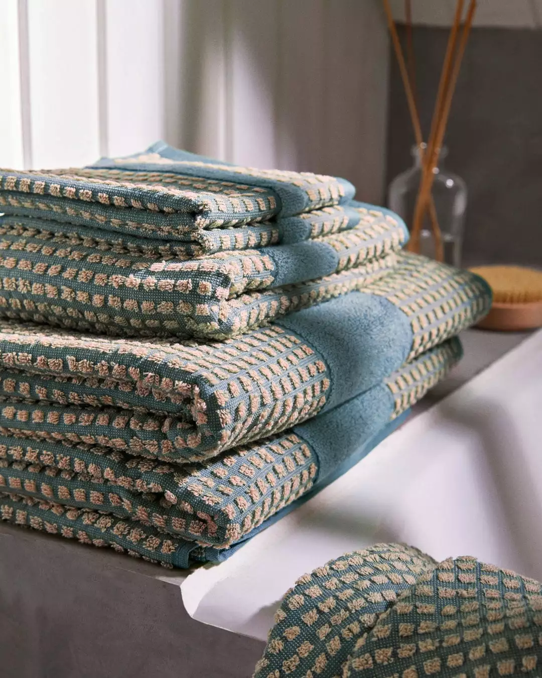 Juna Check Handtuch 70x140 Cm, Hellblau / Sand 2 Juna Check Handtuch 70x140 Cm, Hellblau / Sand – Bild 2