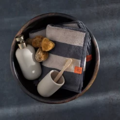 Mette Ditmer Aros Handtuch Sand, 70x135 Cm 5 Mette Ditmer Aros Handtuch Sand, 70x135 Cm -Kindertextilien Verkäufe mette ditmer aros handtuch sand 1 scaled