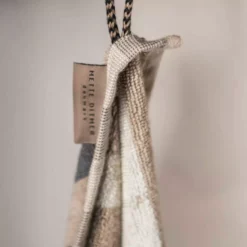 Mette Ditmer Disorder Handtuch 70x133 Cm, Off-white 6 Mette Ditmer Disorder Handtuch 70x133 Cm, Off-white -Kindertextilien Verkäufe mette ditmer disorder 12