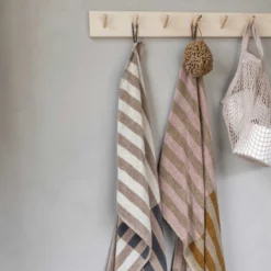 Mette Ditmer Disorder Handtuch 70x133 Cm, Off-white 7 Mette Ditmer Disorder Handtuch 70x133 Cm, Off-white -Kindertextilien Verkäufe mette ditmer disorder 6