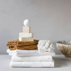 Mette Ditmer Geo Handtuch Off-white 2-er Set, 35x55 Cm -Kindertextilien Verkäufe mette ditmer geo handtuch off white 3 scaled