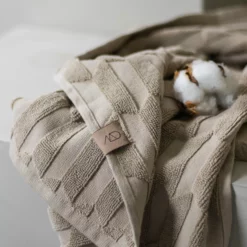 Mette Ditmer Geo Handtuch Sand, 50x95 Cm 7 Mette Ditmer Geo Handtuch Sand, 50x95 Cm -Kindertextilien Verkäufe mette ditmer geo handtuch sand 3 scaled