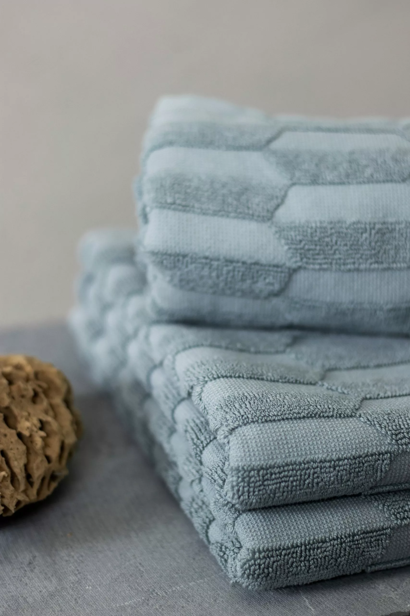 Mette Ditmer Geo Handtuch Stone Blue, 70x133 Cm 2 Mette Ditmer Geo Handtuch Stone Blue, 70x133 Cm – Bild 2
