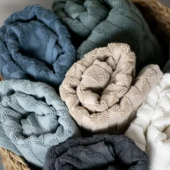 Mette Ditmer Geo Handtuch Stone Blue, 70x133 Cm 5 Mette Ditmer Geo Handtuch Stone Blue, 70x133 Cm -Kindertextilien Verkäufe mette ditmer geo handtuch stone blue 2 1 scaled