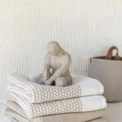 Mette Ditmer Tile Handtuch Sandfarben 2-er Set, 38x60 Cm -Kindertextilien Verkäufe mette ditmer tile stone guest towel 2 pack w38xl60 sand off wh 3