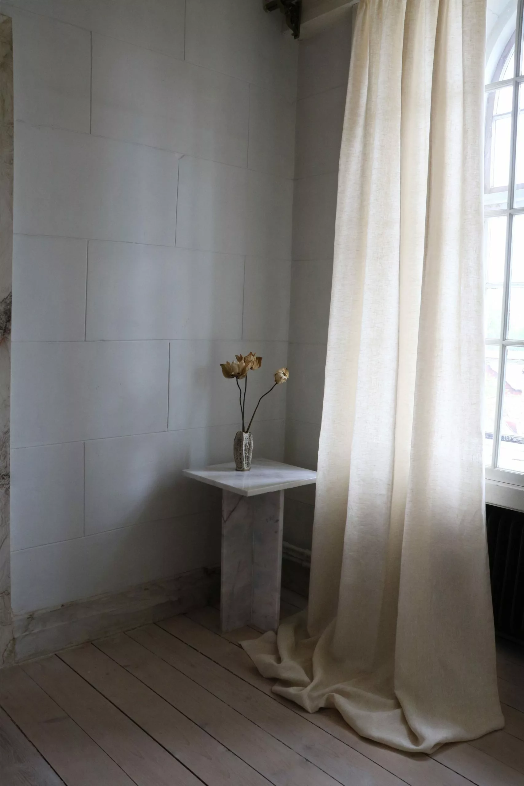 Mimou Crisp Vorhang Leinen Cashmere Beige, 130x250 Cm 2 Mimou Crisp Vorhang Leinen Cashmere Beige, 130x250 Cm – Bild 2