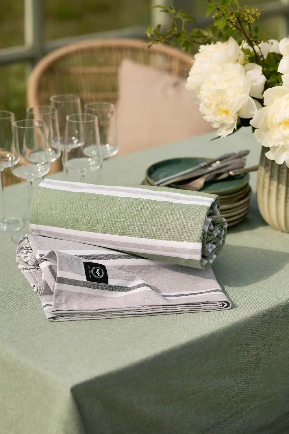 Recycled By Wille Svea Tischdecke Behandelt 90x90 Cm, Grau / Weiß / Dunkelgrau 3 Recycled By Wille Svea Tischdecke Behandelt 90x90 Cm, Grau / Weiß / Dunkelgrau – Bild 3