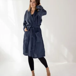 Tell Me More Laval Bademantel Night Blue, L/XL 5 Tell Me More Laval Bademantel Night Blue, L/XL -Kindertextilien Verkäufe tell me more laval linen robe s m night blue 4